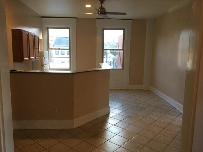 Foto del edificio - 313 W 6th St