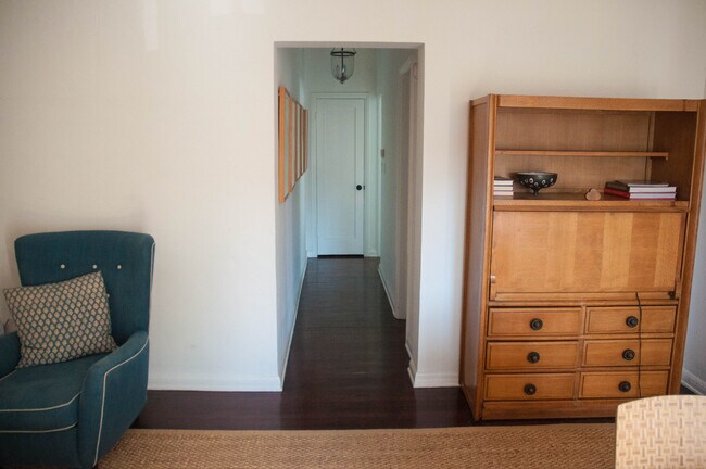 Entrance/Living Room - 1024 S Orange Dr