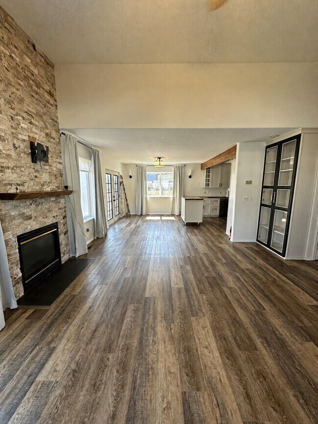 Foto del edificio - 154 SW Alder Ct