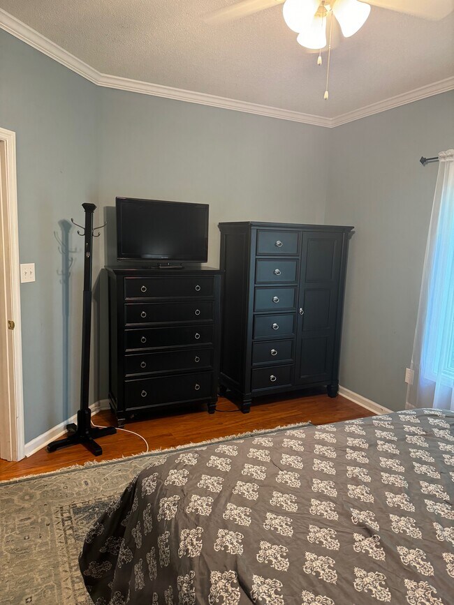 Foto del edificio - 100 Lazy Willow Ln