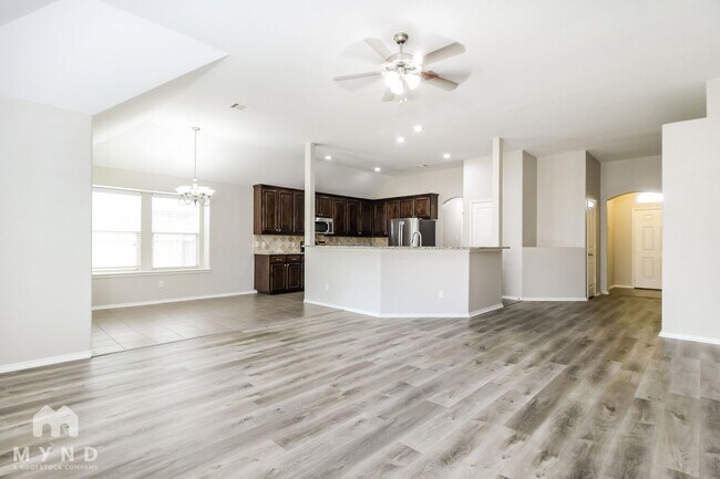 Building Photo - 649 Minkel Dr