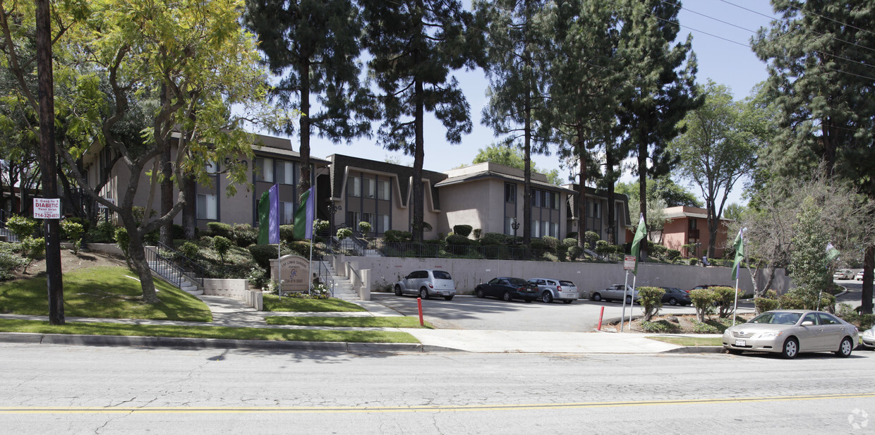 Foto del edificio - Las Lomas Gardens