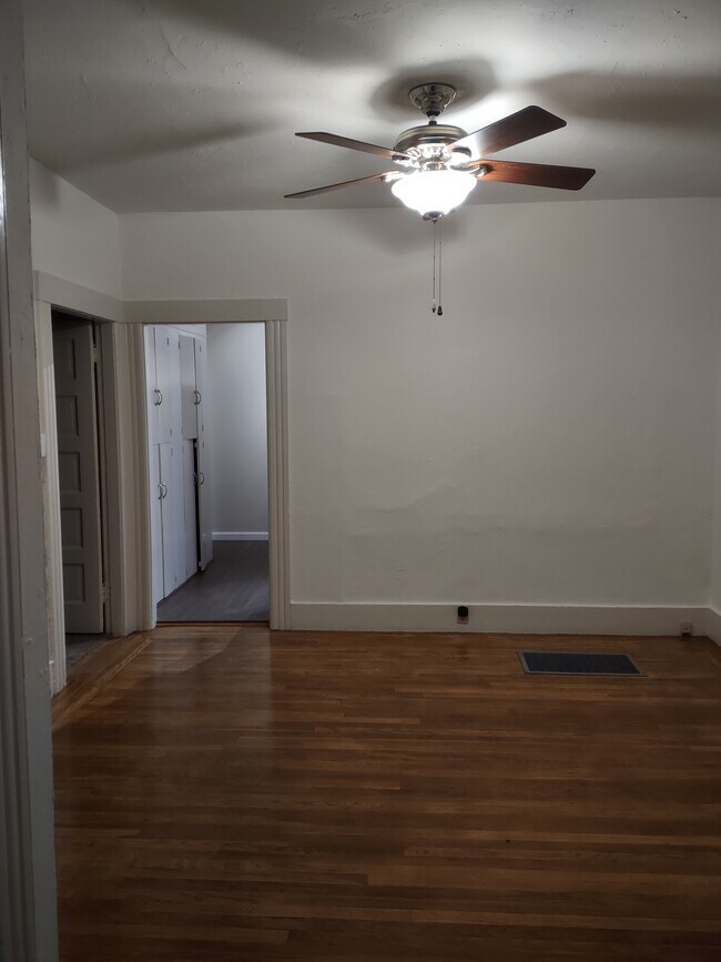 Building Photo - 16 Frances St