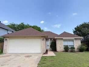 Building Photo - 5305 Manhassett Dr