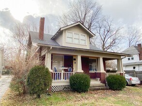 Building Photo - 722 Sunset Dr