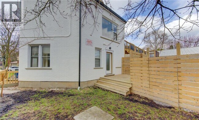 Building Photo - 67 Louisa St