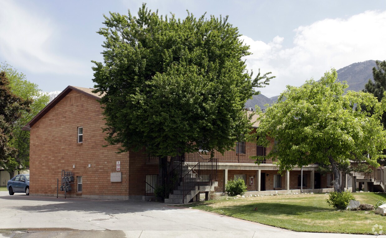 Building Photo - 680 W Le Bon Cir