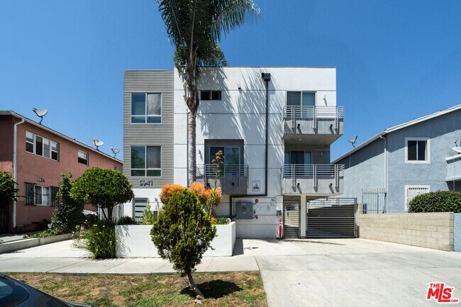 Foto del edificio - 5941 Barton Ave