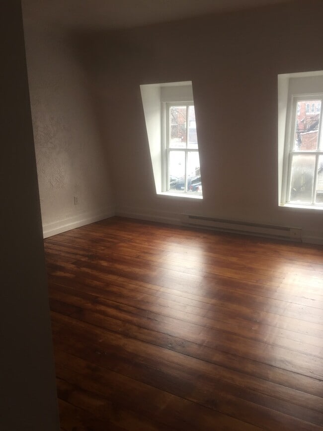 Foto del edificio - 3 Bedroom House in Downtown York