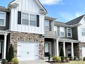 Building Photo - 1027 Alderwood Cir