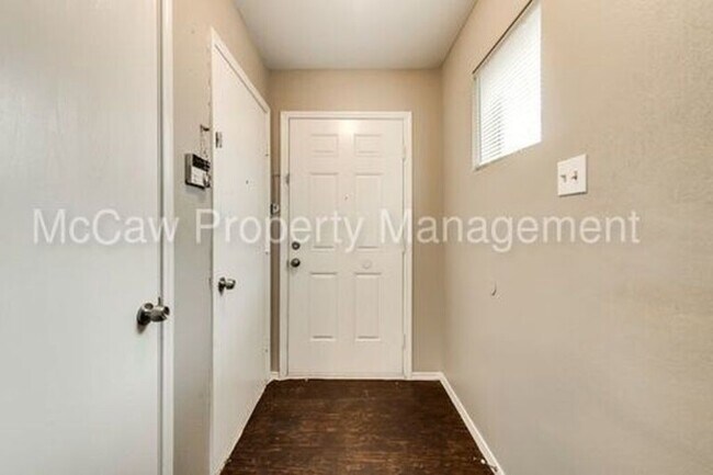 Building Photo - 1603 Alcazar Plaza