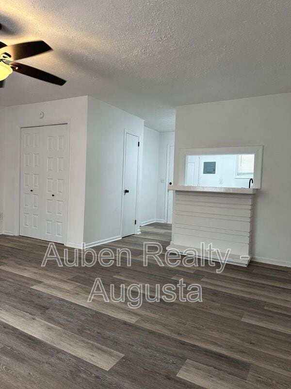 Building Photo - 469 Monetta St S E