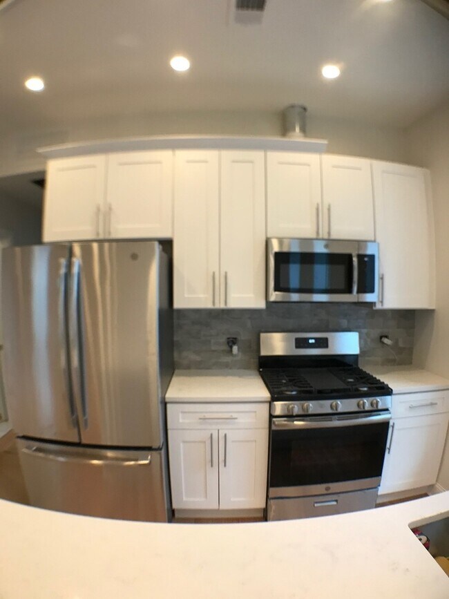 Foto del edificio - 846 N Hermitage Ave