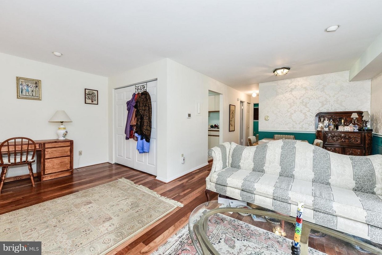 4358 Lee Hwy Unit 202, Arlington, VA 22207 Condo for Rent in