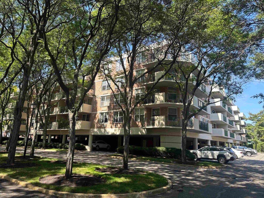 Primary Photo - 200 Grand Cove Way