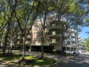Building Photo - 200 Grand Cove Way