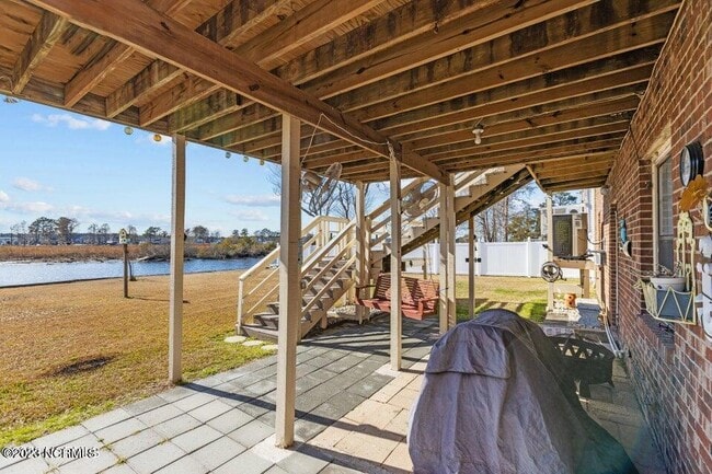 Building Photo - 68 Blackbird Ln