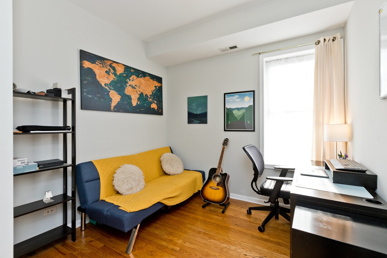 Foto principal - 1208 W Chase Ave