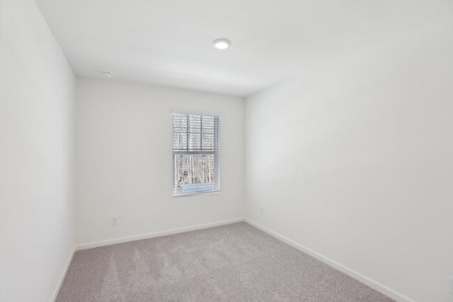 Building Photo - Fantastic 3bd/2.5ba home! Coming soon!