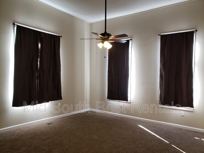 Building Photo - 1602 S Booker St