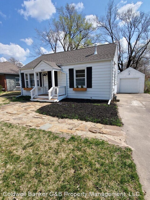 Primary Photo - 3 br, 1 bath House - 840 SW Parkview St