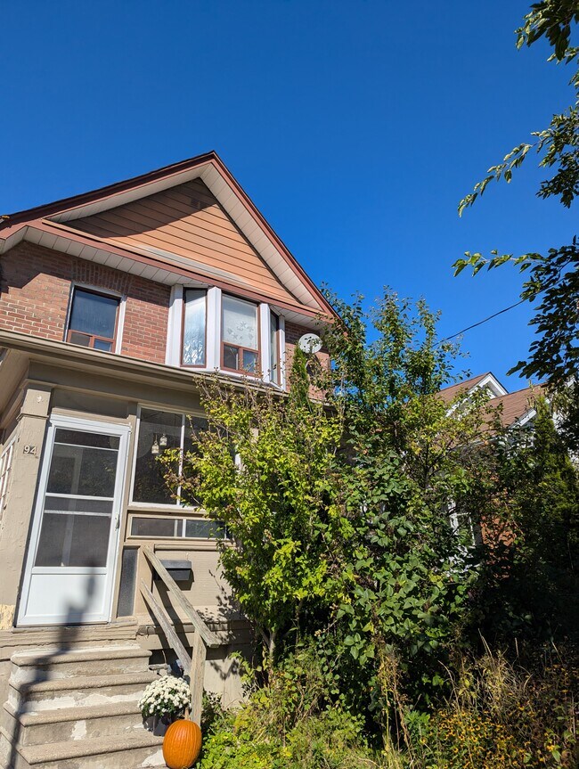 Bienvenue au 94 Aldwych. Cet appartement est situé au 2e (dernier) étage. - 94 Aldwych Av