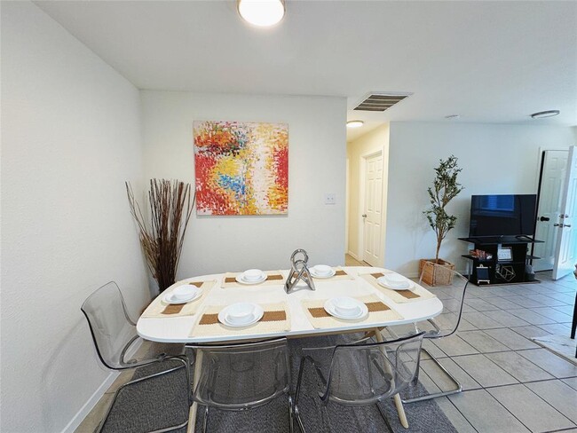 Building Photo - 2405 Teri Rd