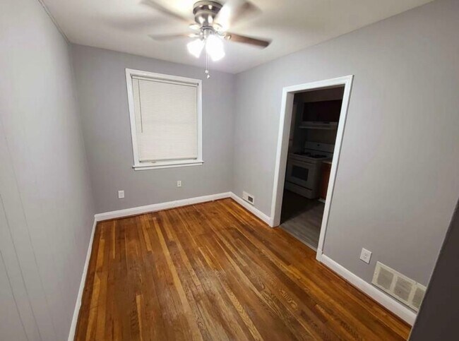 Foto del edificio - 3 Bedroom Townhouse located in Frankford-Baltimore city