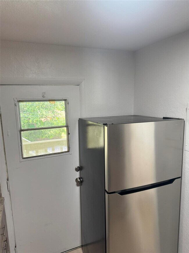 Foto del edificio - 770 NE 128th St