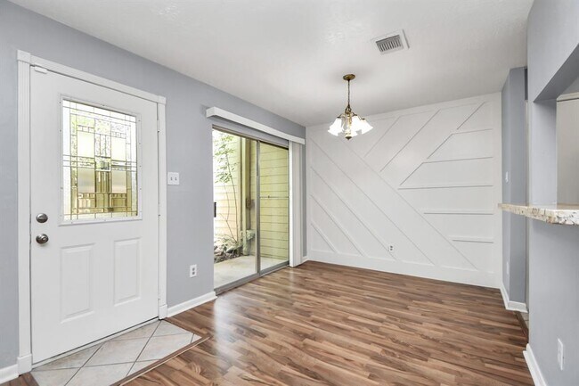 Building Photo - 2379 Briarwest Blvd
