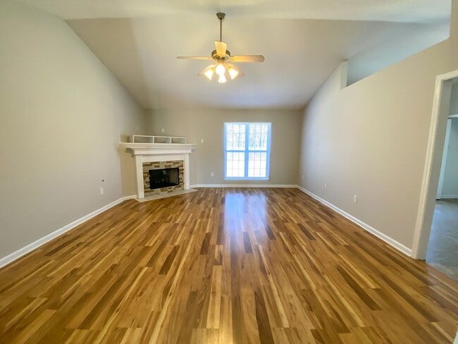 Building Photo - 3 bed, 2 bath in Hernando