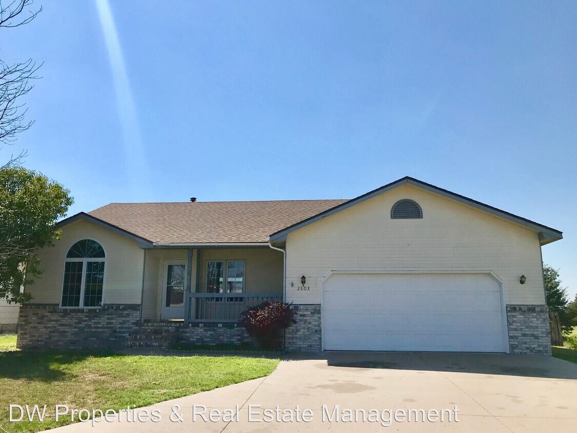 Primary Photo - 3 br, 2.5 bath House - 2803 N Country Acres
