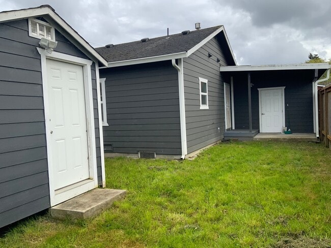 Building Photo - 3880 Rohnerville Rd