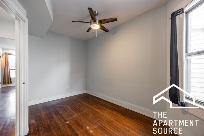 Foto del edificio - 3716 W Belmont Ave