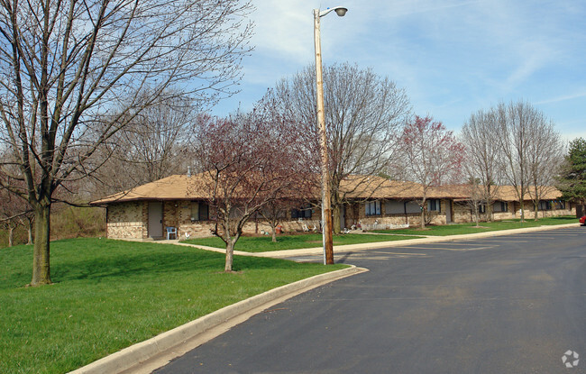 Foto del edificio - Laynecrest Manor Apartments