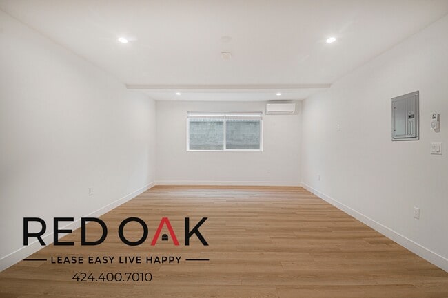 Foto del edificio - 6738 Independence Ave