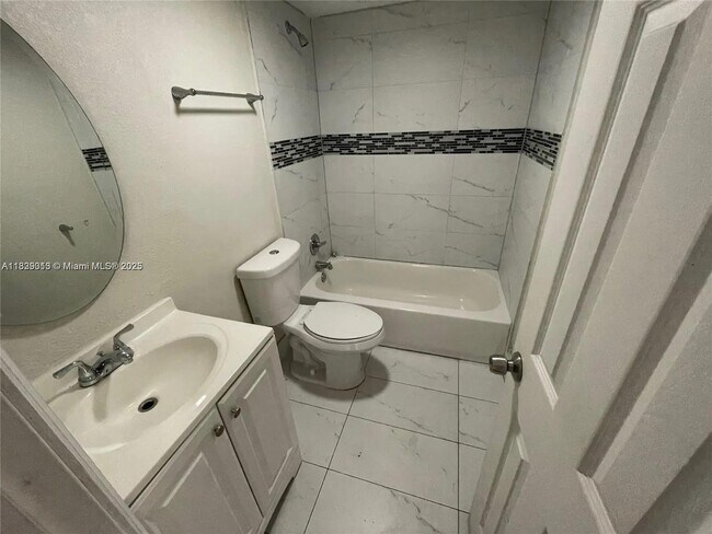 Foto del edificio - 2150 Madison St