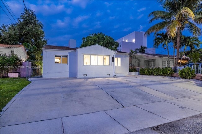 Foto del edificio - 2729 SW 18th St