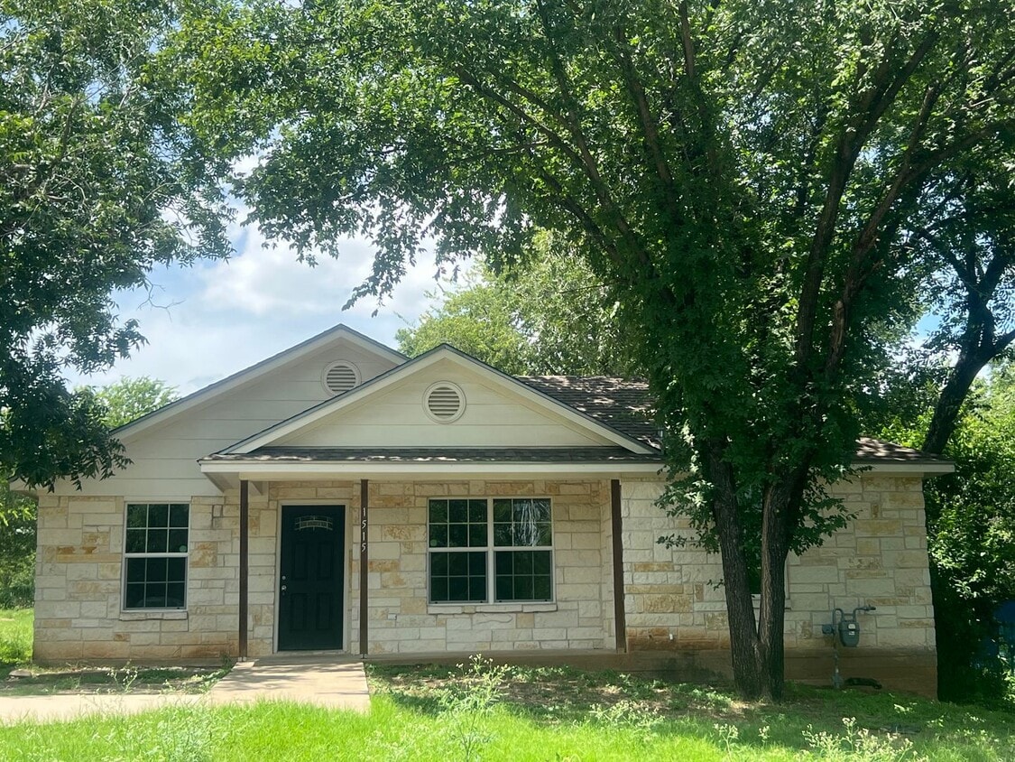 Primary Photo - 3/2 House