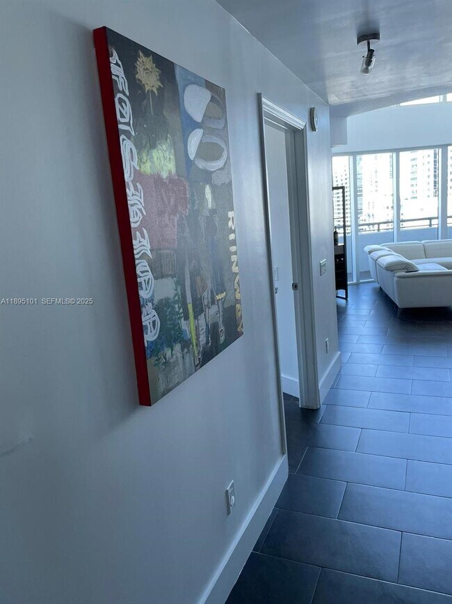 Foto del edificio - 60 SW 13th St