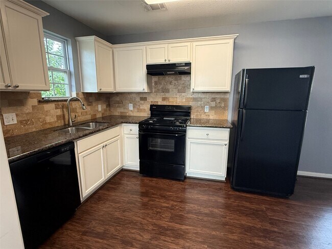 Building Photo - 2308 Auburndale St