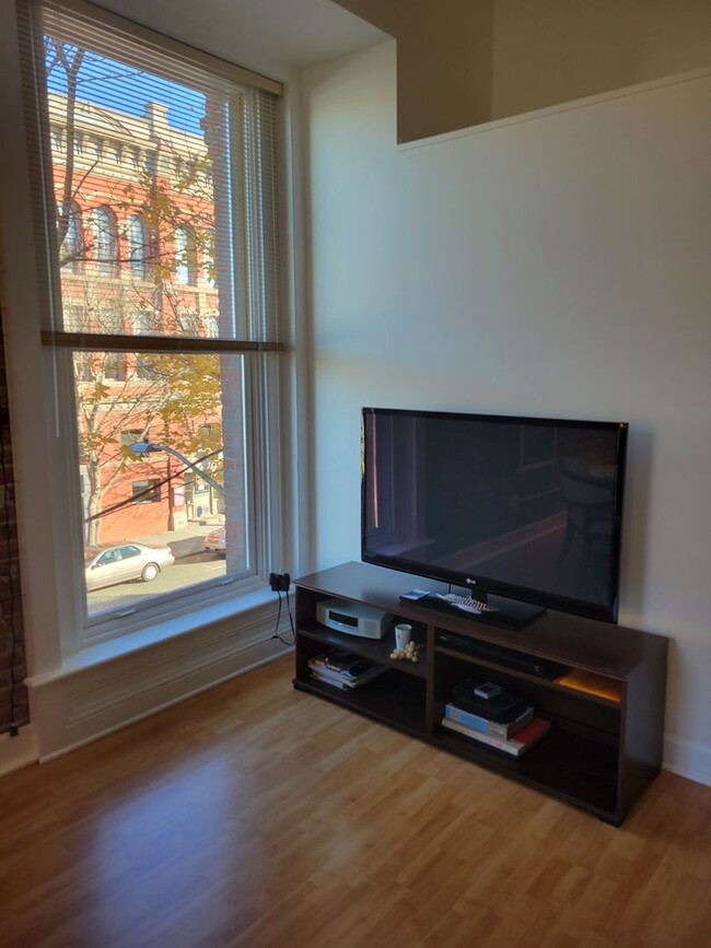 Foto del edificio - Downtown Port Townsend Condo  $200 Move In...