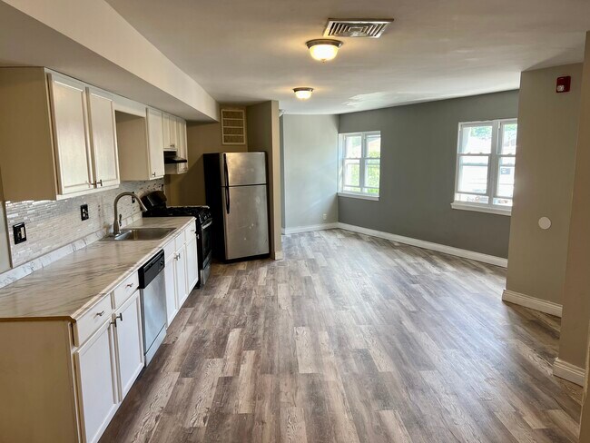 main area - 3255 Cresson St