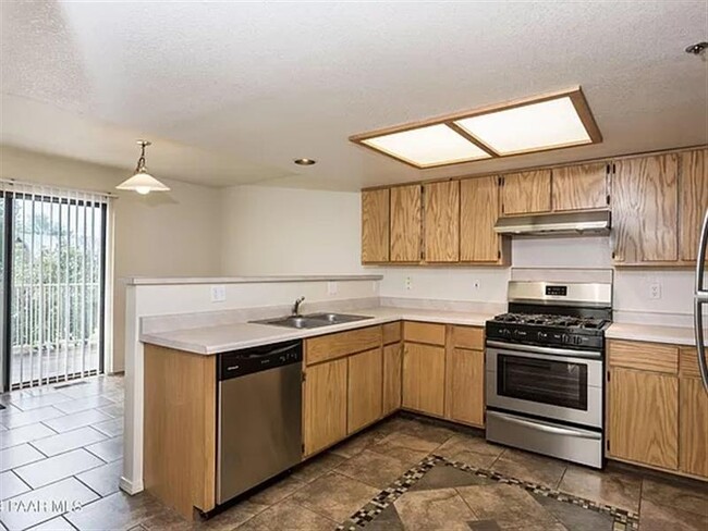 Building Photo - NICE HOME F16