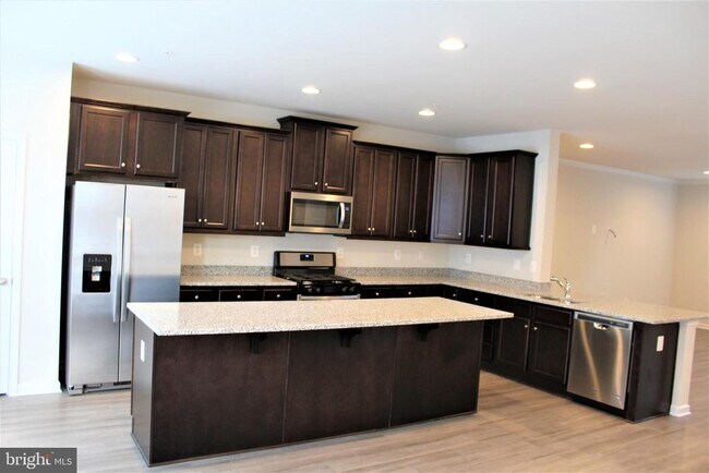 Building Photo - 6050 Krantz Dr