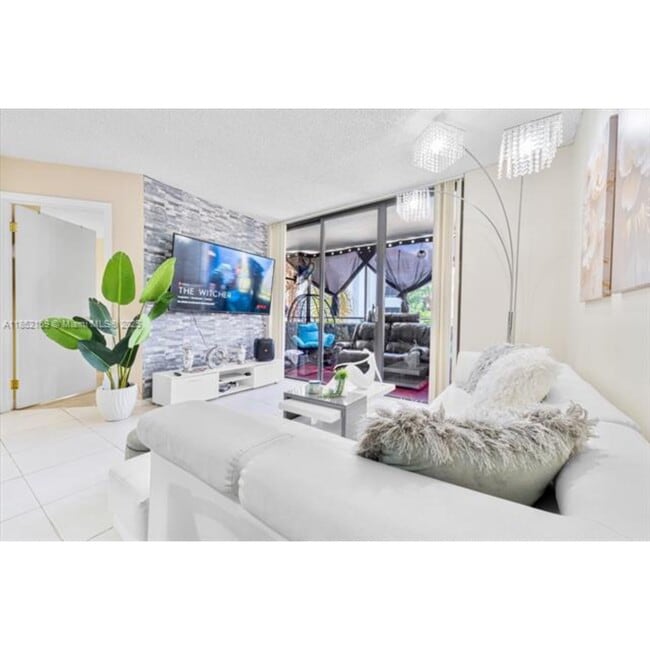 Building Photo - 8205 SW 152nd Ave