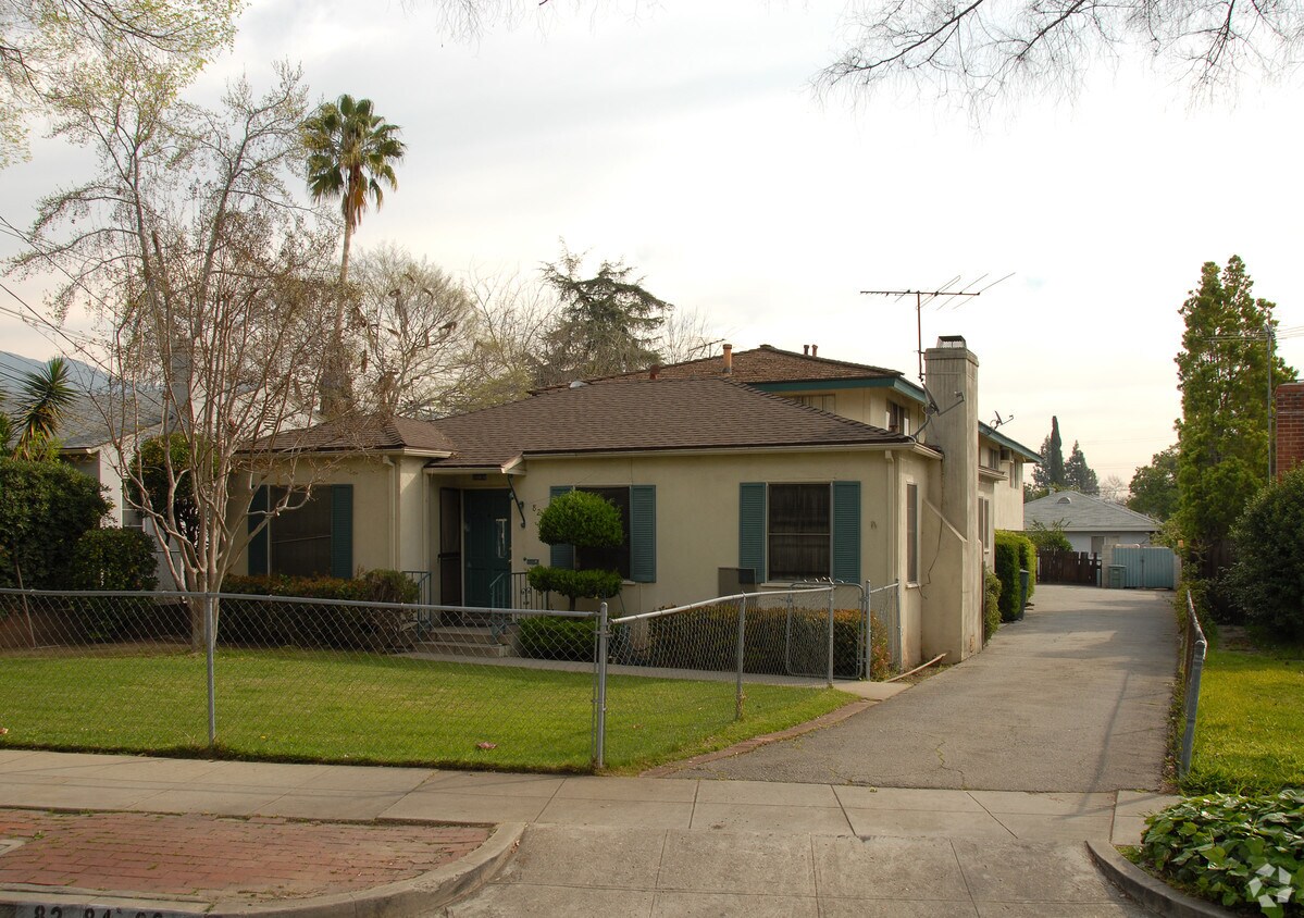 Primary Photo - 82-88 S Daisy Ave