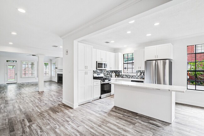 Foto del edificio - 14507 Sycamore Lake Rd