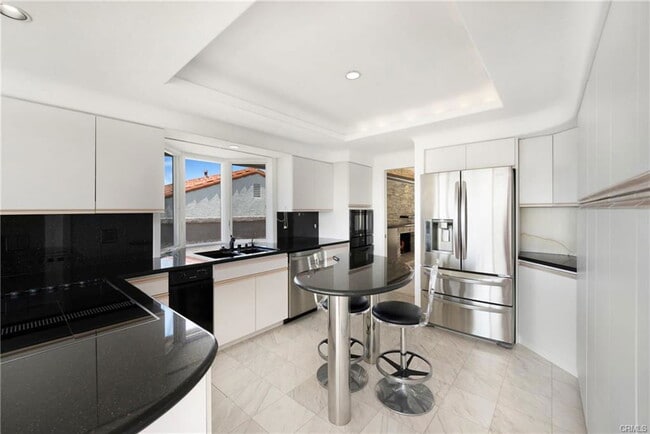 Building Photo - 33 Montecito Dr