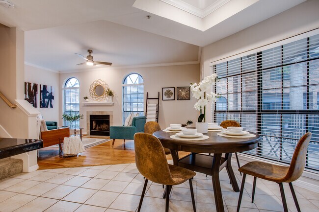 Comedor de la unidad F - Walnut Square